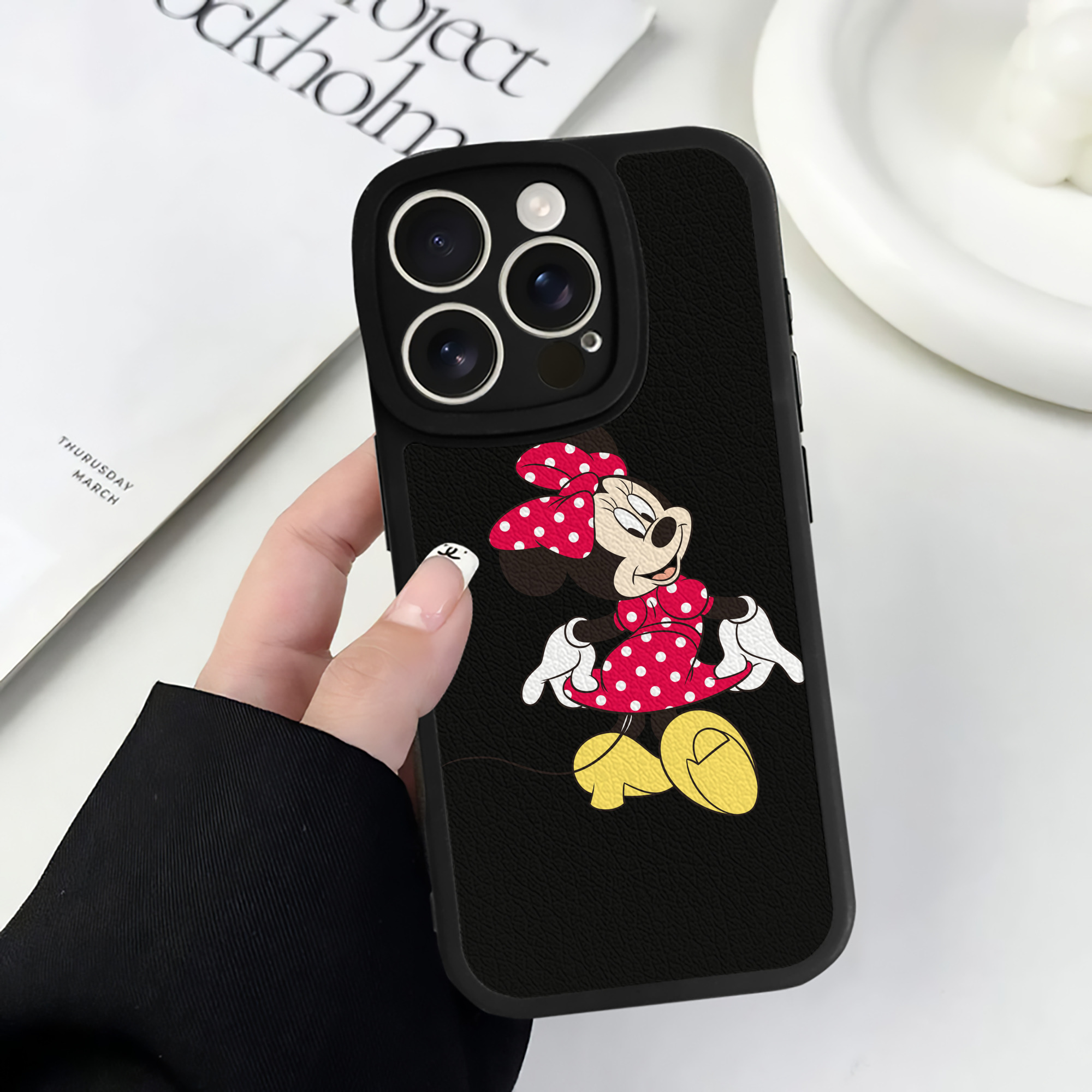 （画像用） ミッキーマウス Mickey Mouse 【iPhone 16シリーズ対応】シリコンスマホケース（レザー調） 材質：シリコン